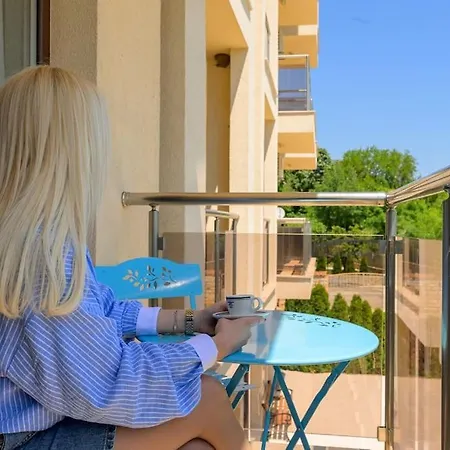 Διαμέρισμα Azur Garden 64 *