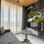 Azur Garden 64 شقة شكوربيلوفتسي