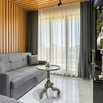 Azur Garden 64 شقة